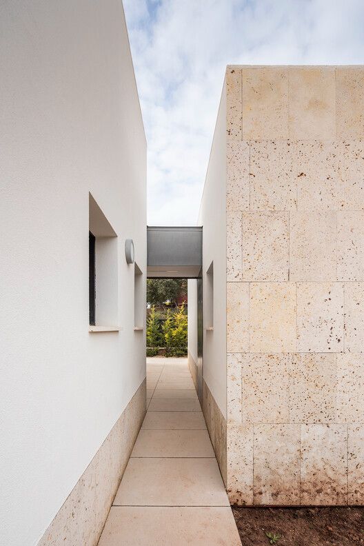 Soft Stone - Roman Yellow Travertine